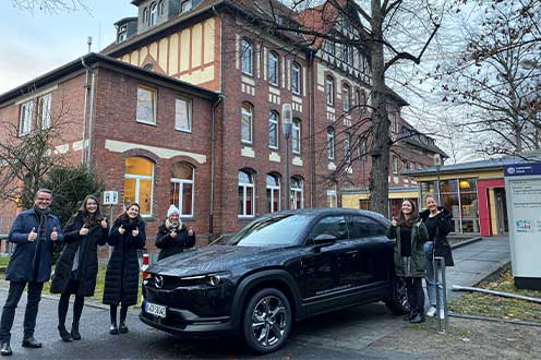 Auto-Abo-Anbieter ViveLaCar und Autohaus Schmitz
elektrisieren Hometreatment-Projekt der Uniklinik Köln